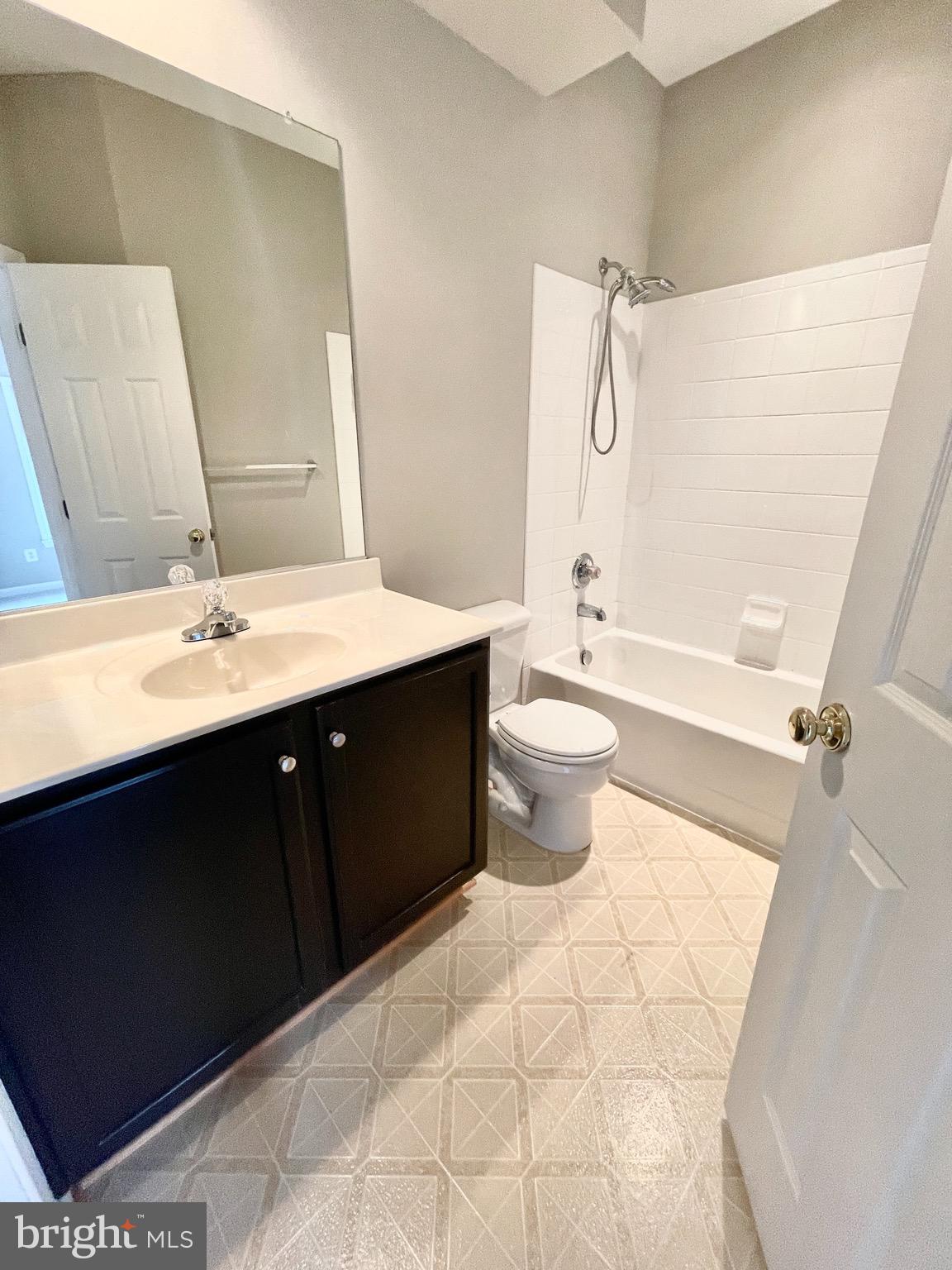 LANSDOWNE ON THE POTOMAC - Residential