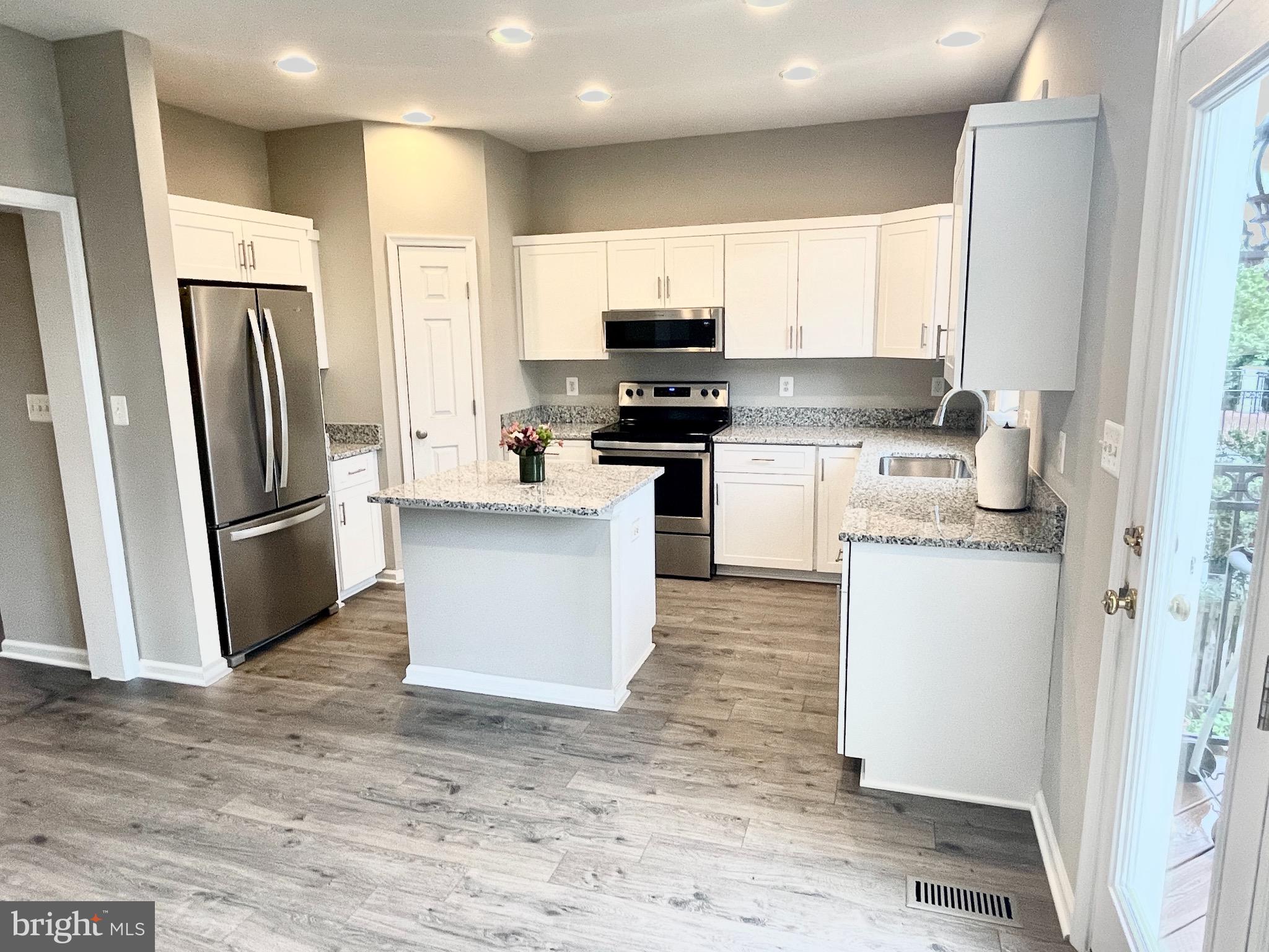 LANSDOWNE ON THE POTOMAC - Residential