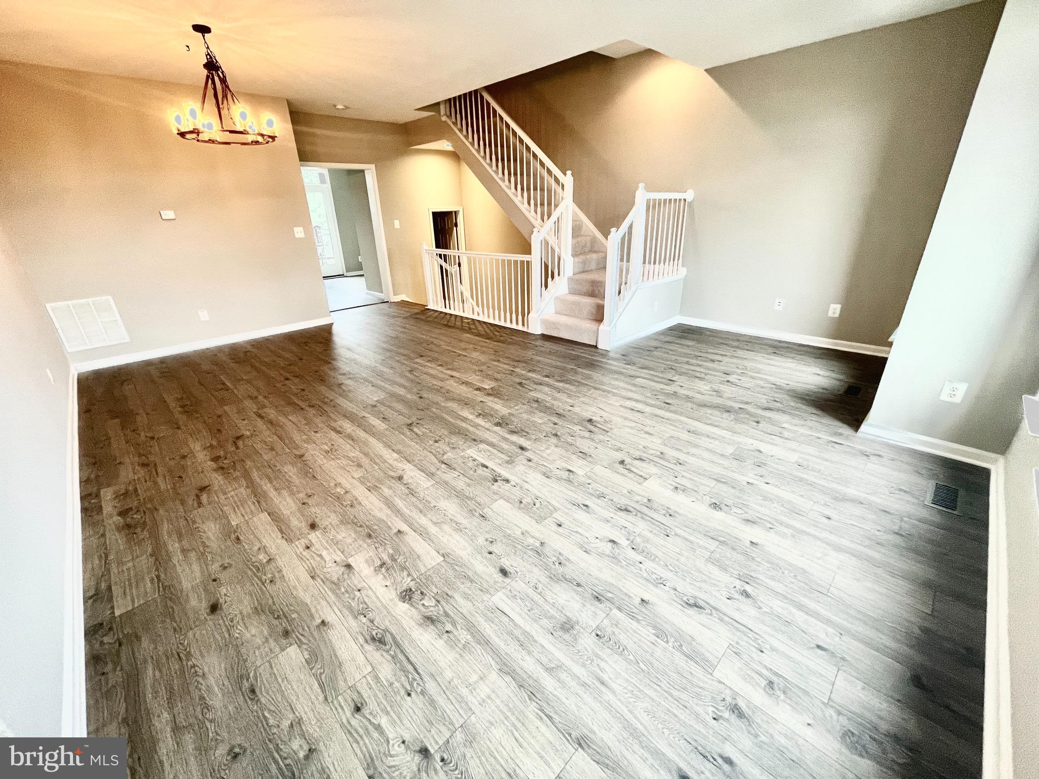 LANSDOWNE ON THE POTOMAC - Residential