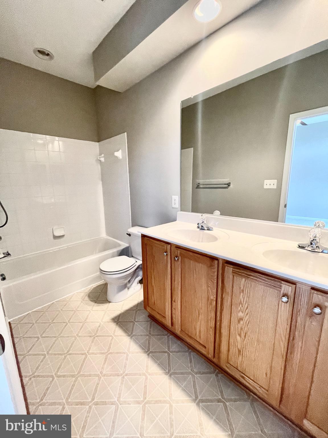 LANSDOWNE ON THE POTOMAC - Residential