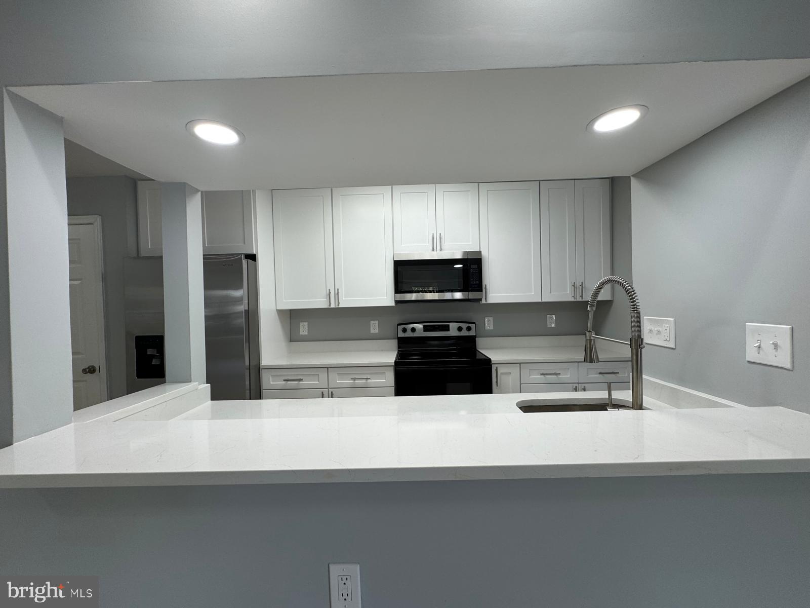 9812 LAKE POINTE COURT 102