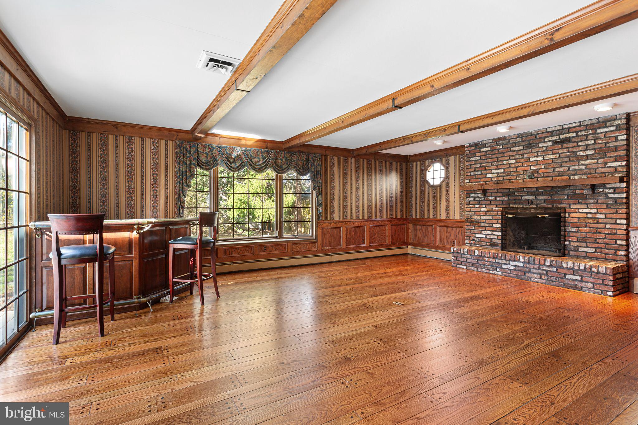 100 N HINCHMAN AVENUE