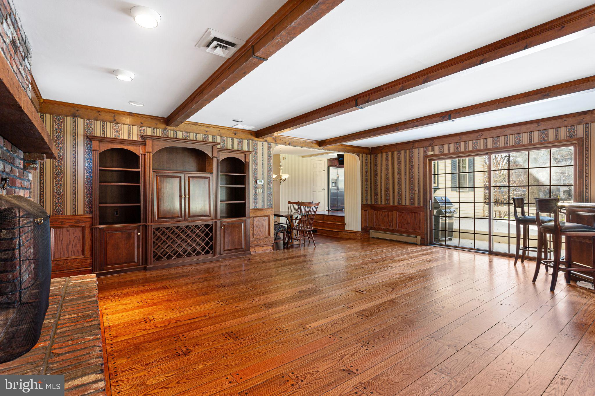 100 N HINCHMAN AVENUE