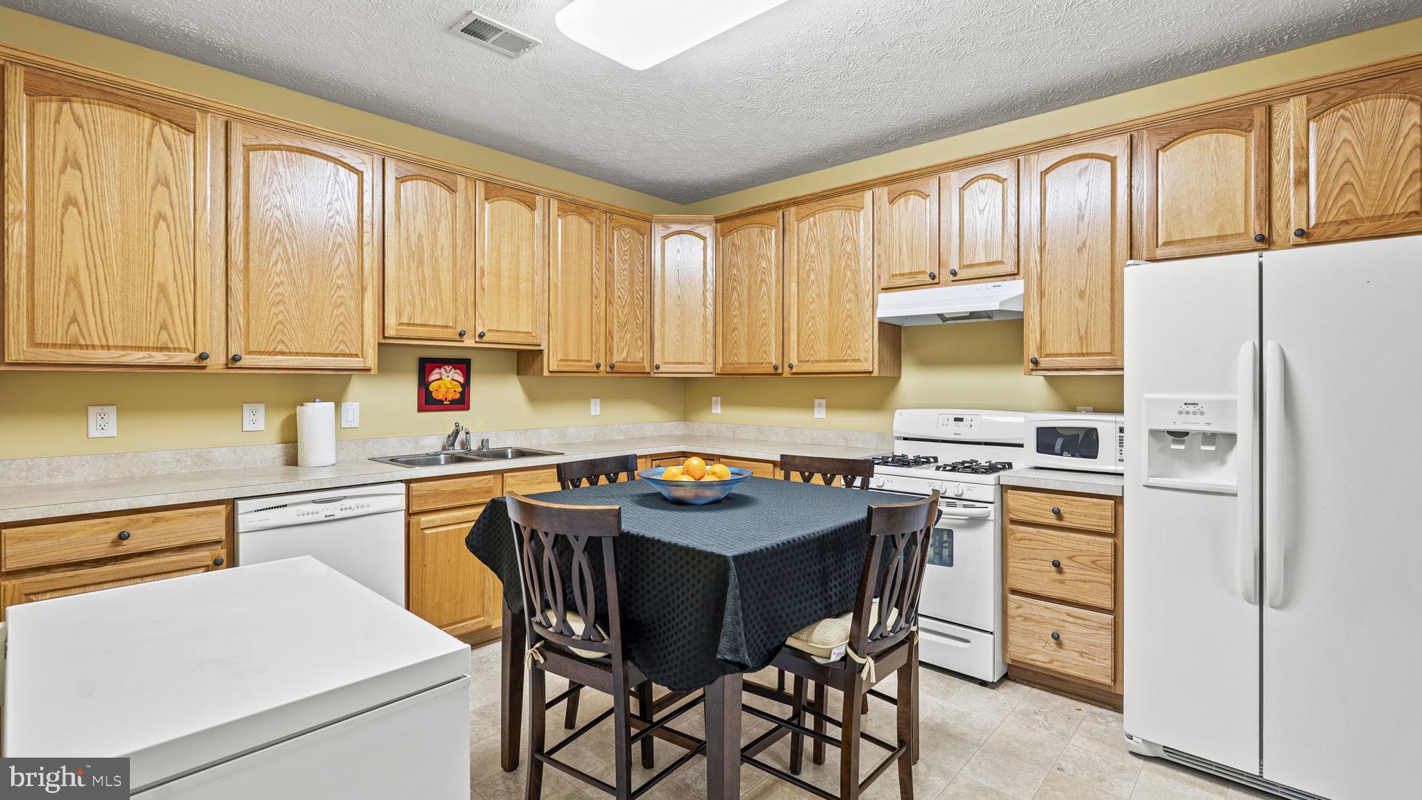 TOWERING OAKS ESTATES - Residential