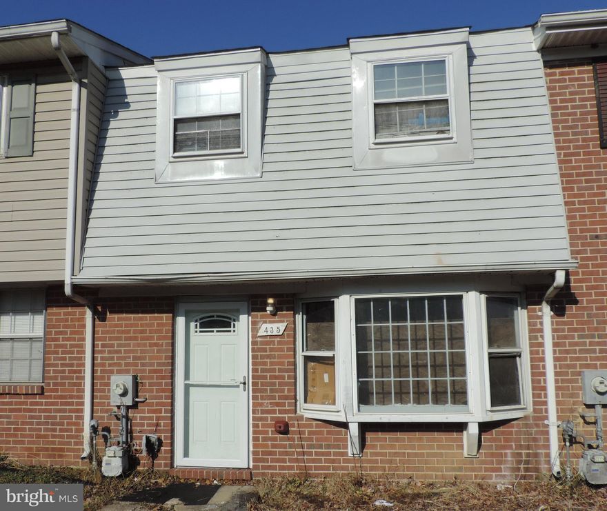 DREAM BIG!!
Great investment opportunity! This 3-bedroom, 1.5-bath home is ready for a full renovation and offers endless potential for the right buyer. Ideal for investors or rehabbers looking to add value and customize from the ground up.