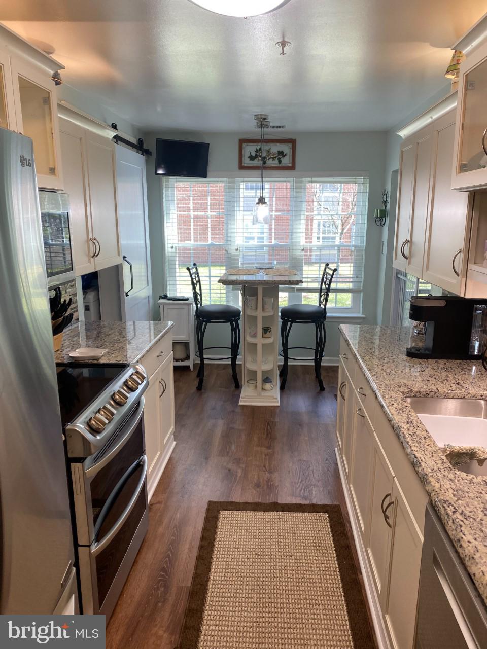 CROMWELL FOUNTAIN - Residential