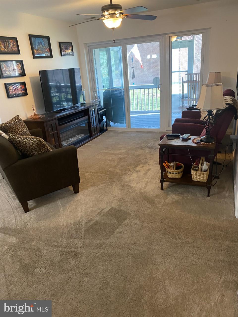 CROMWELL FOUNTAIN - Residential