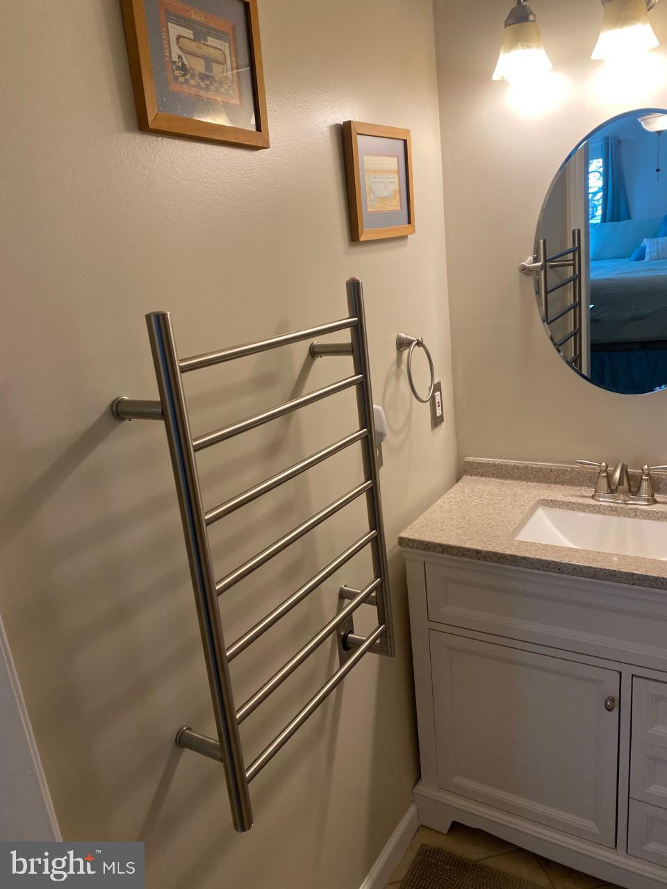 CROMWELL FOUNTAIN - Residential