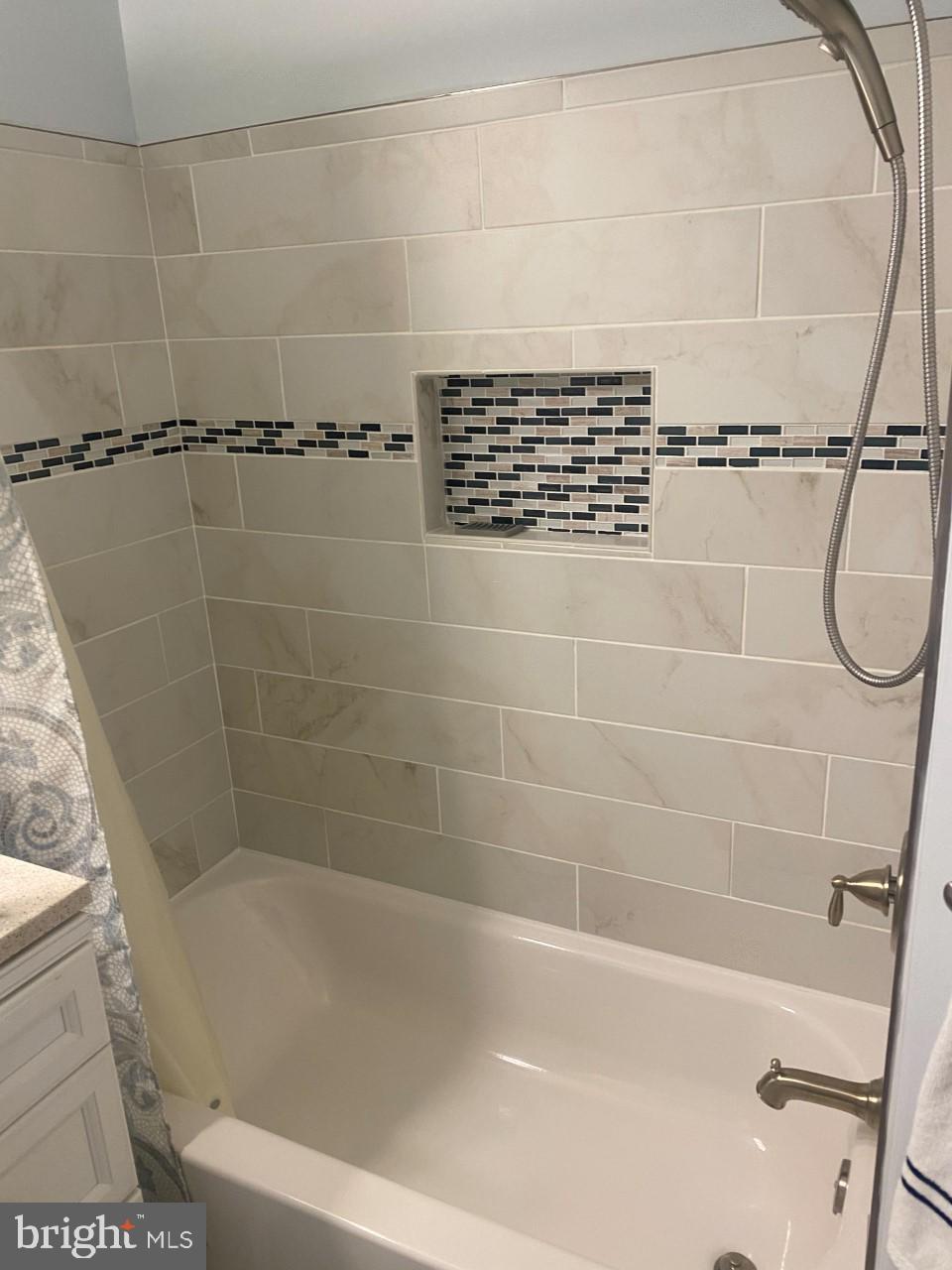 CROMWELL FOUNTAIN - Residential