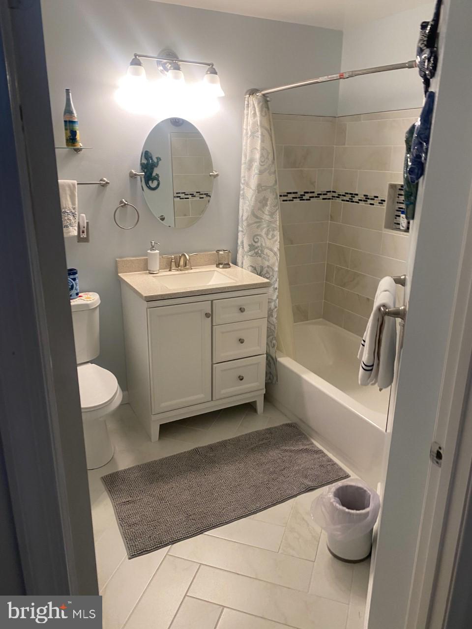 CROMWELL FOUNTAIN - Residential