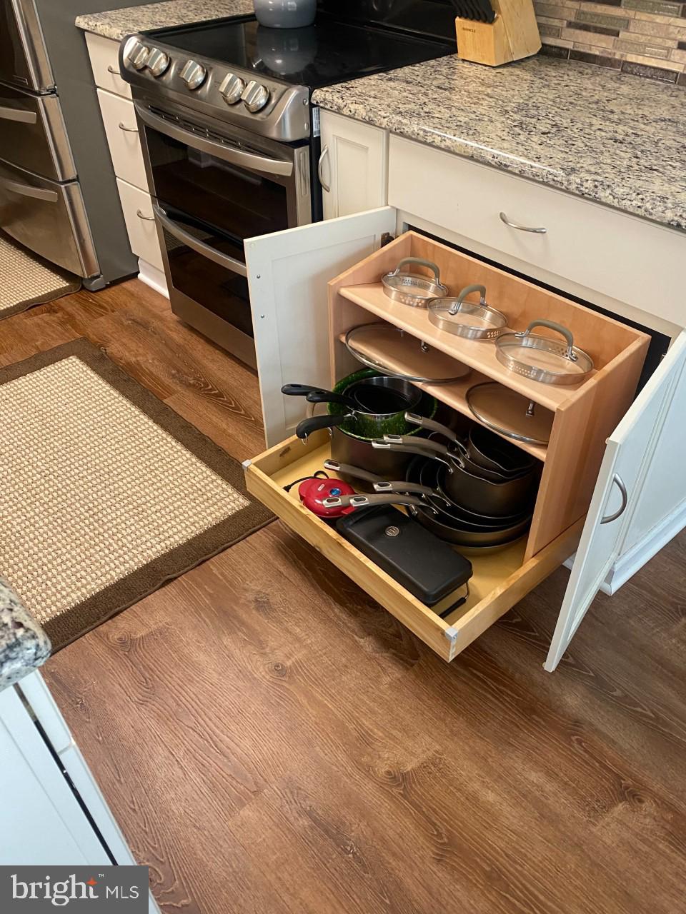 CROMWELL FOUNTAIN - Residential