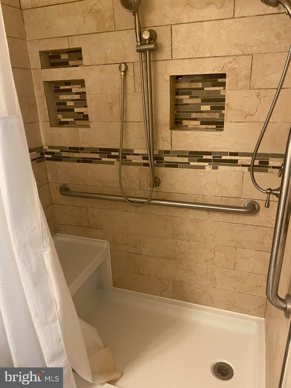 CROMWELL FOUNTAIN - Residential