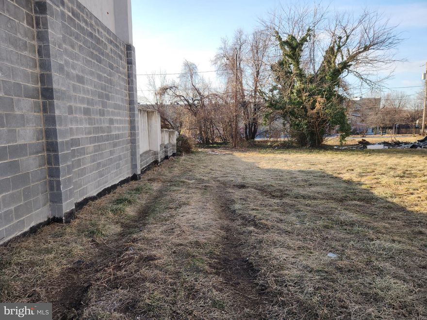 BUY NOW 

This vacant parcel is located in Baltimore’s Franklin Square area, offering easy access to Union Square Park and the West Baltimore MARC Station, both within +/- 1 mile. Major traffic arteries nearby include N Fulton Ave, Franklin Mulberry Expressway, and Frederick Ave, providing convenient connections around the city.