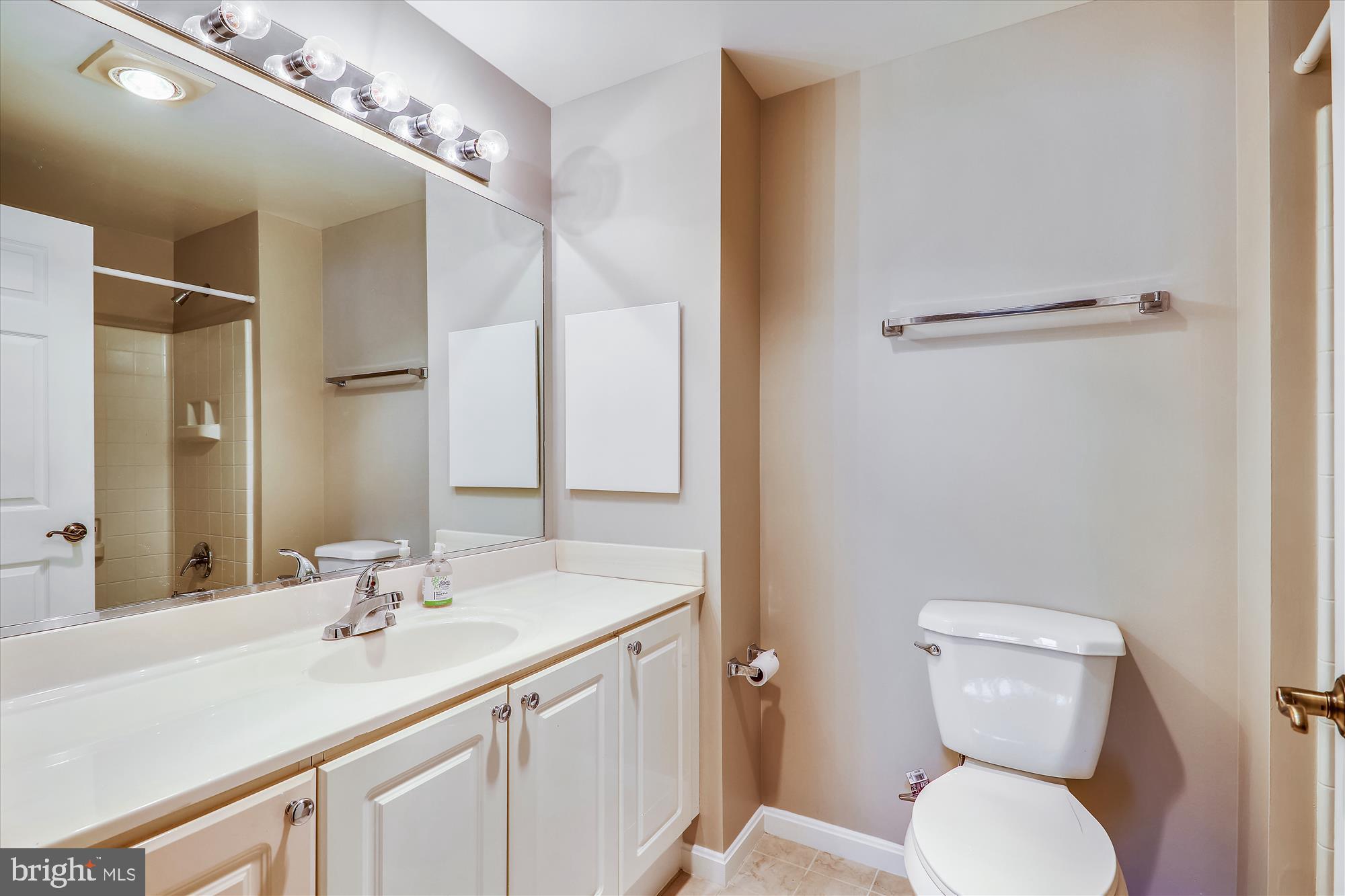 TURNBERRY COURTS AT LEIS - Residential