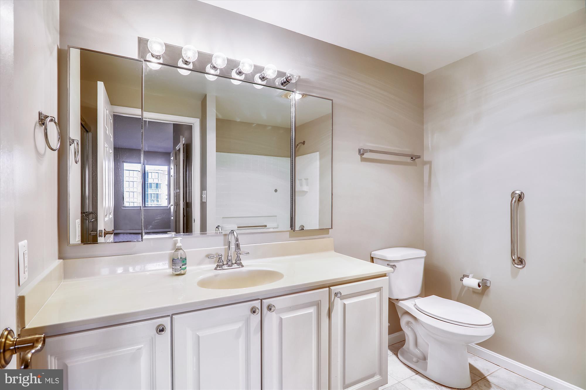 TURNBERRY COURTS AT LEIS - Residential