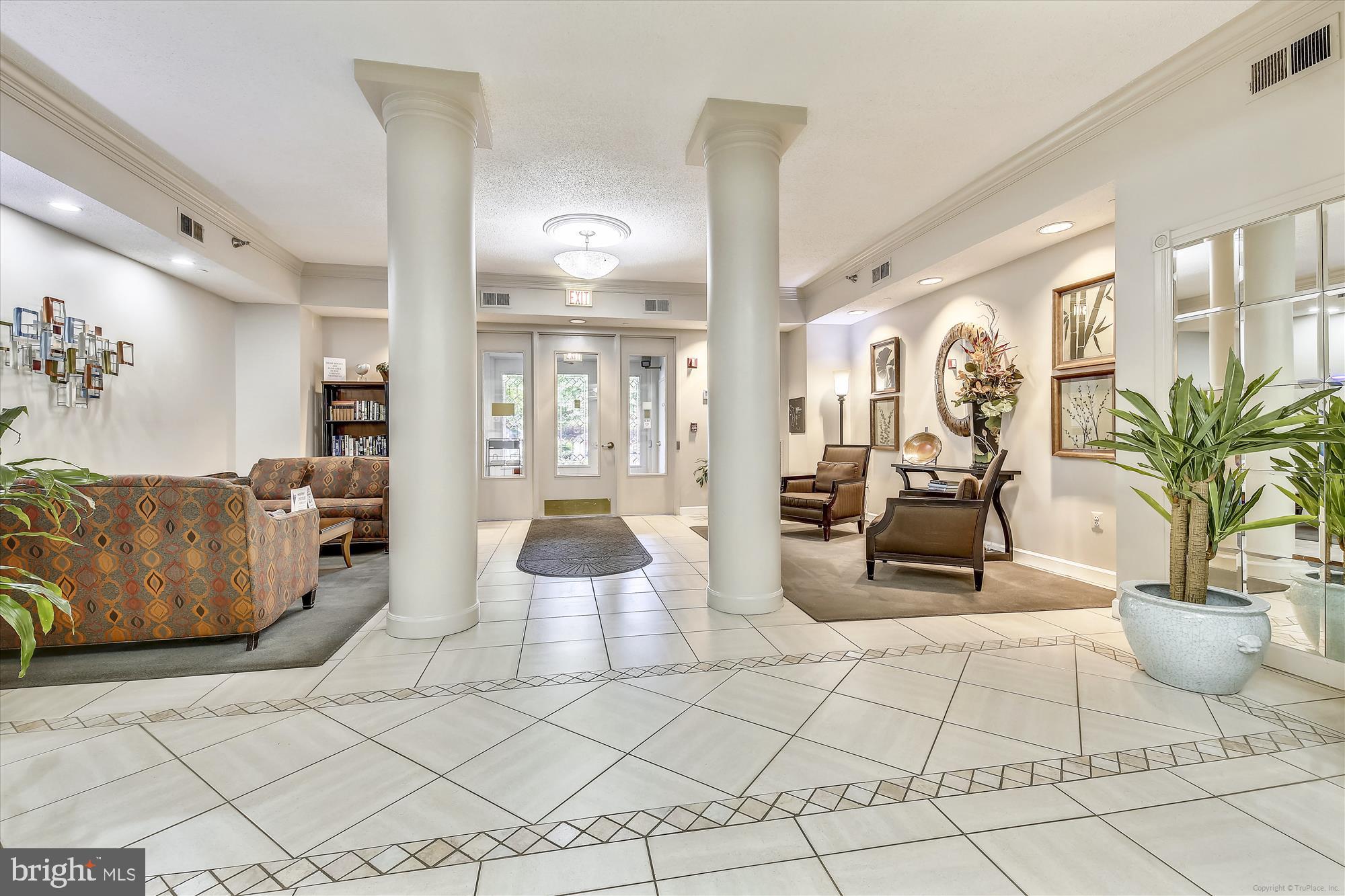 TURNBERRY COURTS AT LEIS - Residential