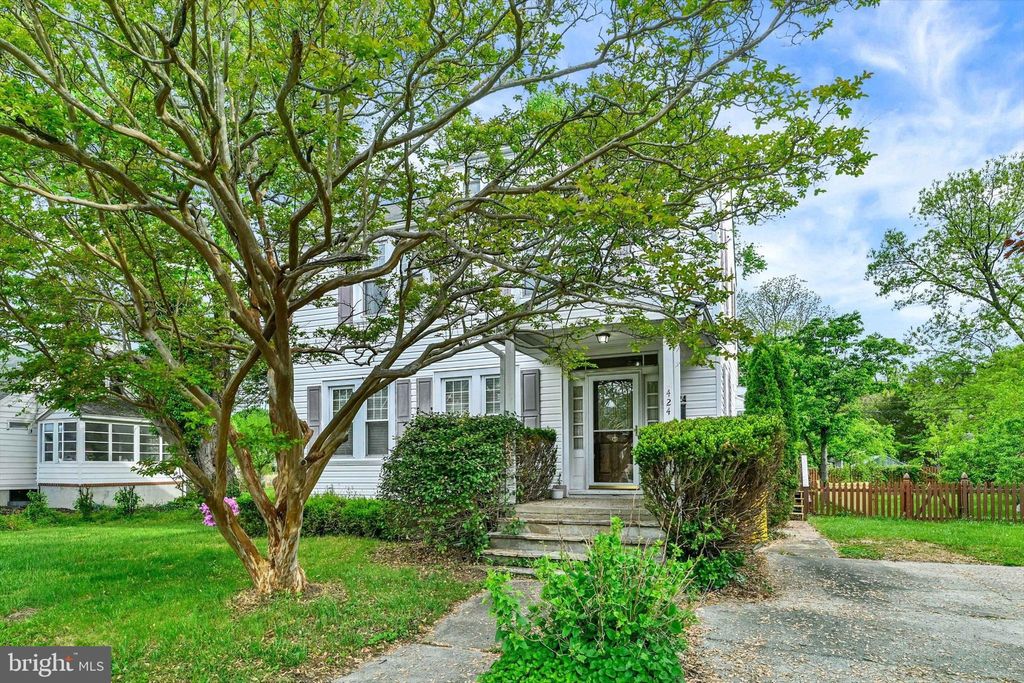 Photo of 424 Cleveland Road, LINTHICUM HEIGHTS, MD 21090 (MLS # MDAA2144124)