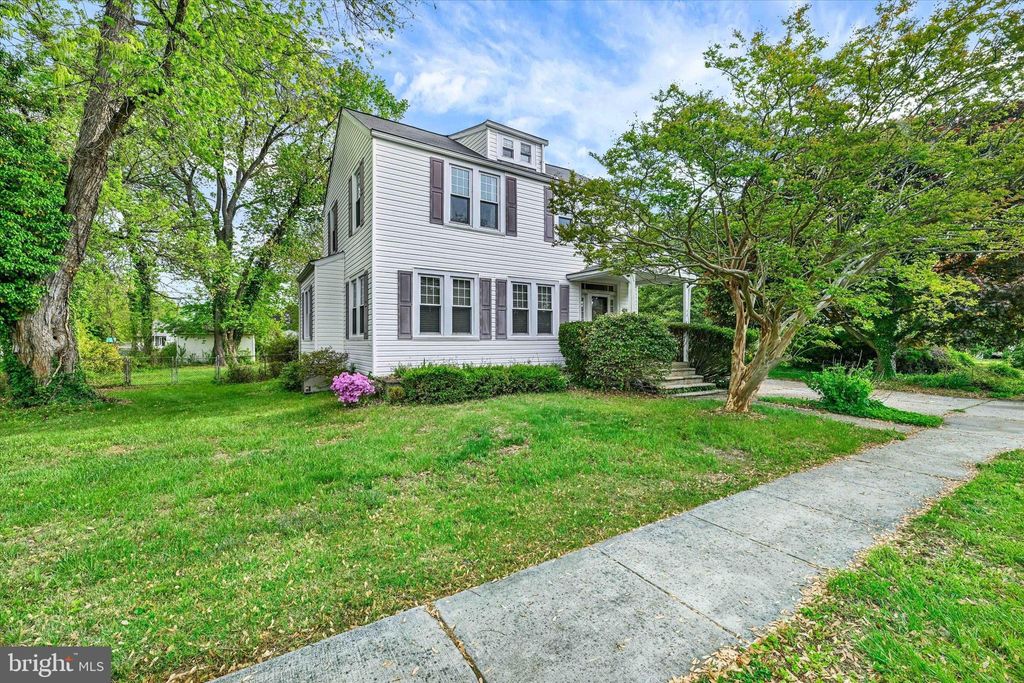 Photo of 424 Cleveland Road, LINTHICUM HEIGHTS, MD 21090 (MLS # MDAA2144124)