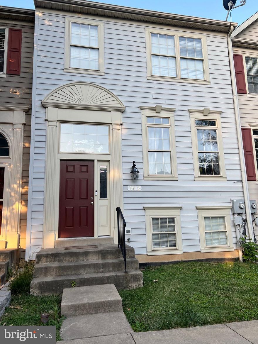 Welcome- step into this 3 level Townhouse featuring walkout basement with a flex room with windows, large family area for entertaining, gas fireplace and laundry room. Step up to the main level featuring open floor plan with 9-foot ceiling, eat in kitchen and a deck just off the kitchen. Make your way to the upper level featuring a large primary bedroom which boasts walk in closet, primary bathroom with a soak-in tub, and separate shower. Minutes to shopping, dining, entertainment, and Commuter Routes.