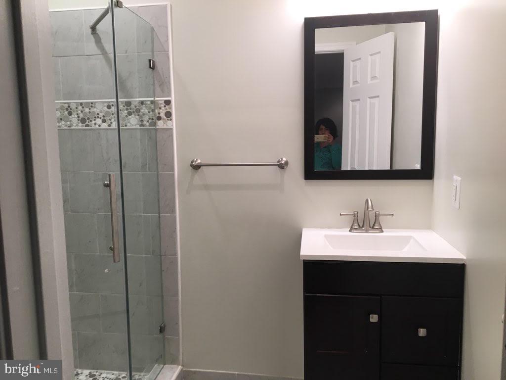 LOUDOUN VALLEY ESTATES 2 - Residential Lease