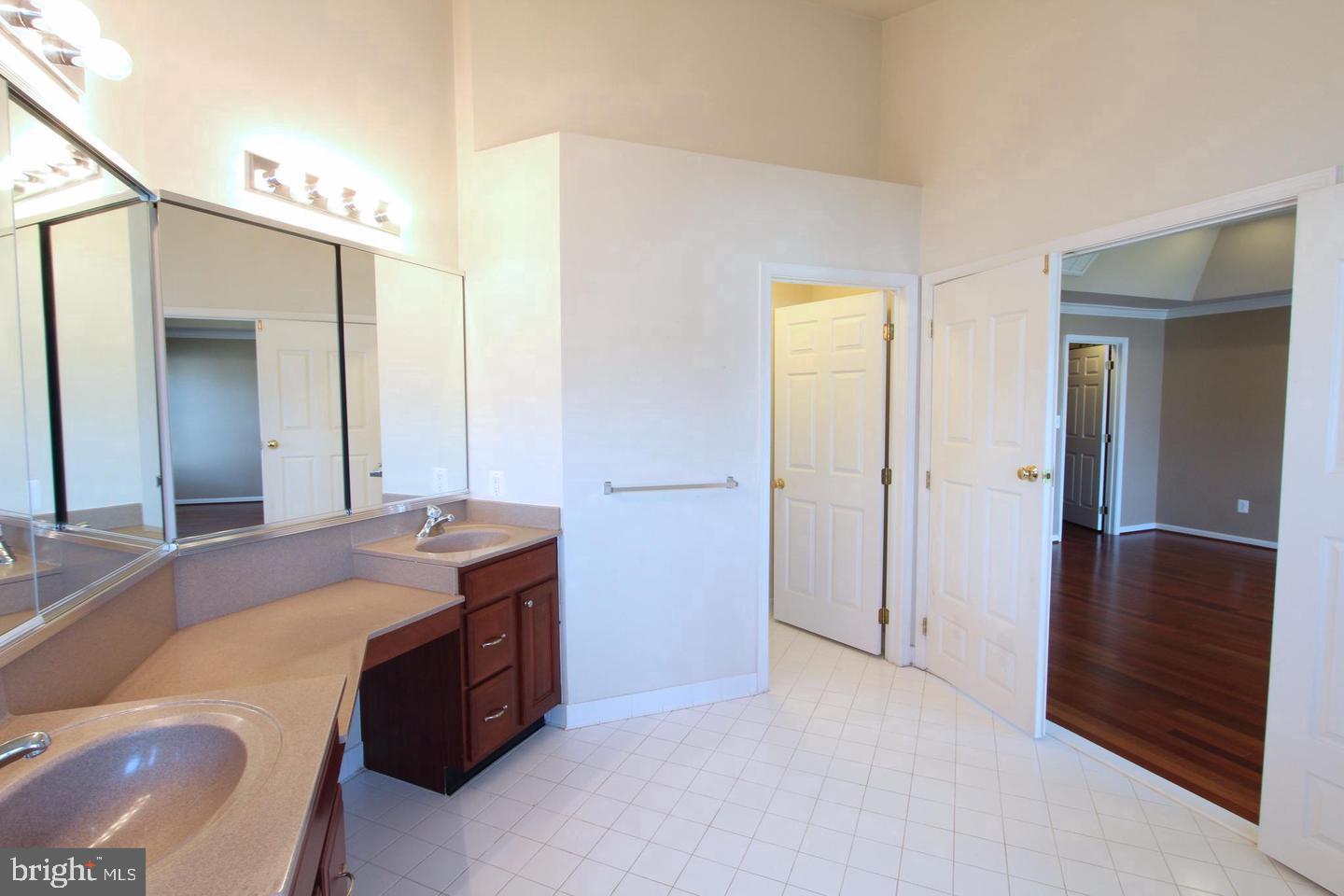 LOUDOUN VALLEY ESTATES 2 - Residential Lease