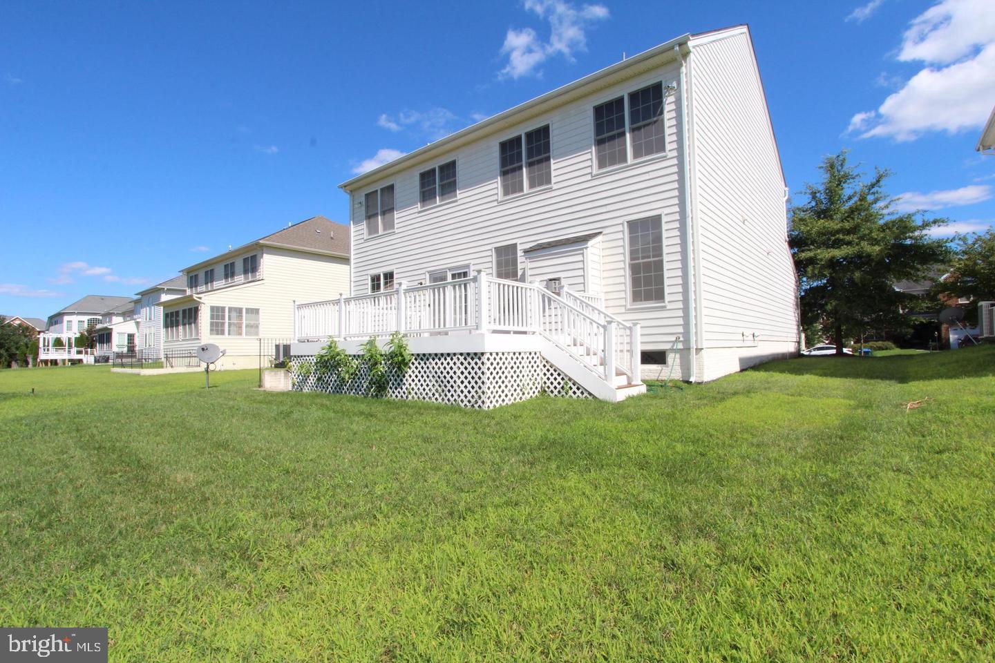 LOUDOUN VALLEY ESTATES 2 - Residential Lease