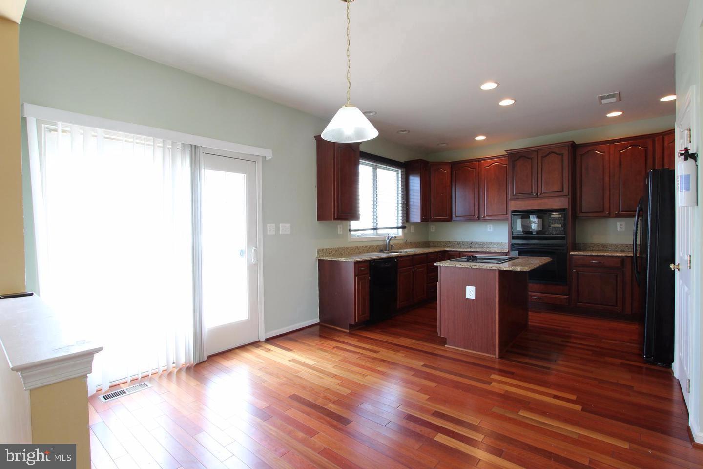 LOUDOUN VALLEY ESTATES 2 - Residential Lease