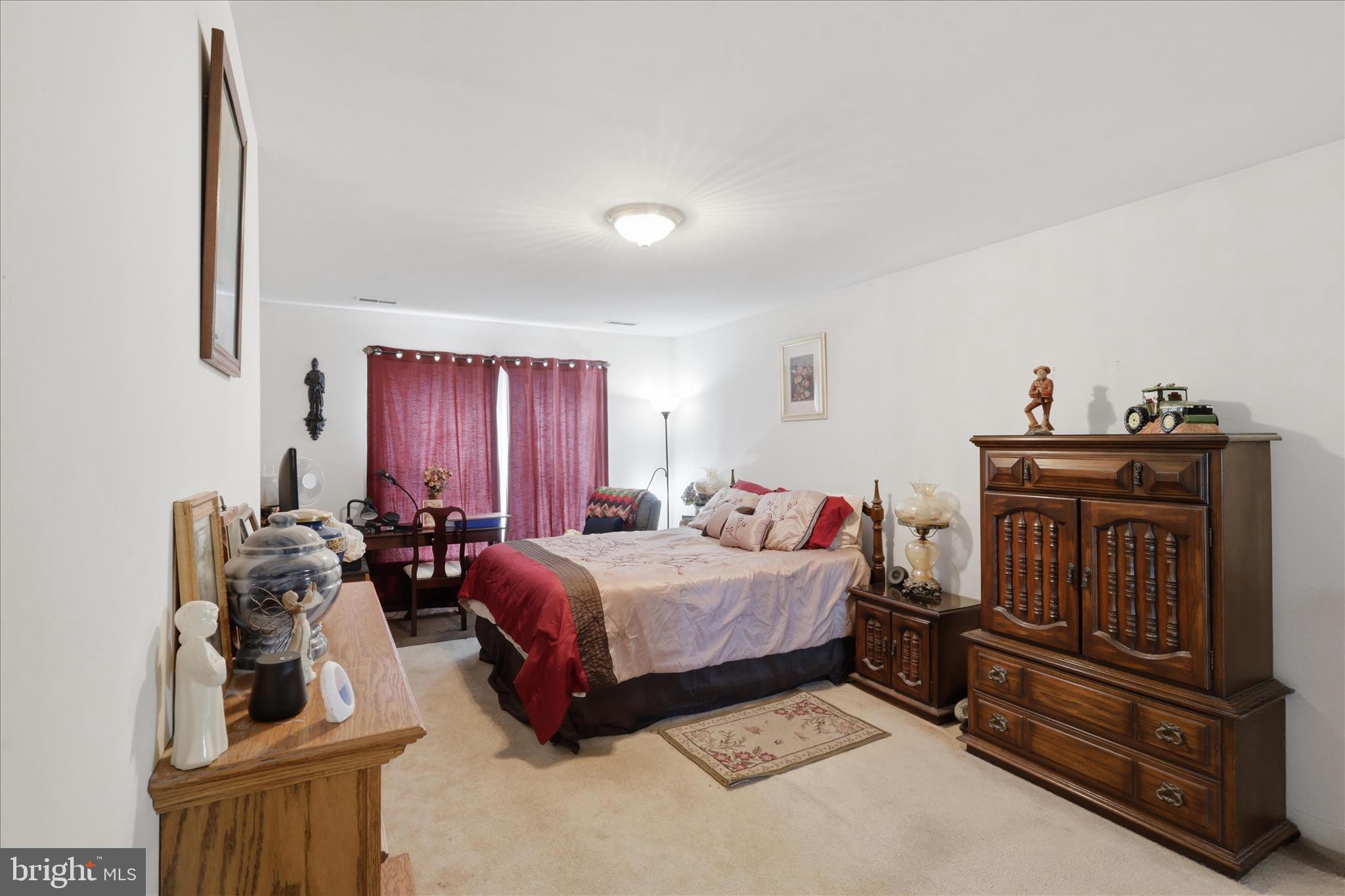 WHISPERING HILLS - Residential