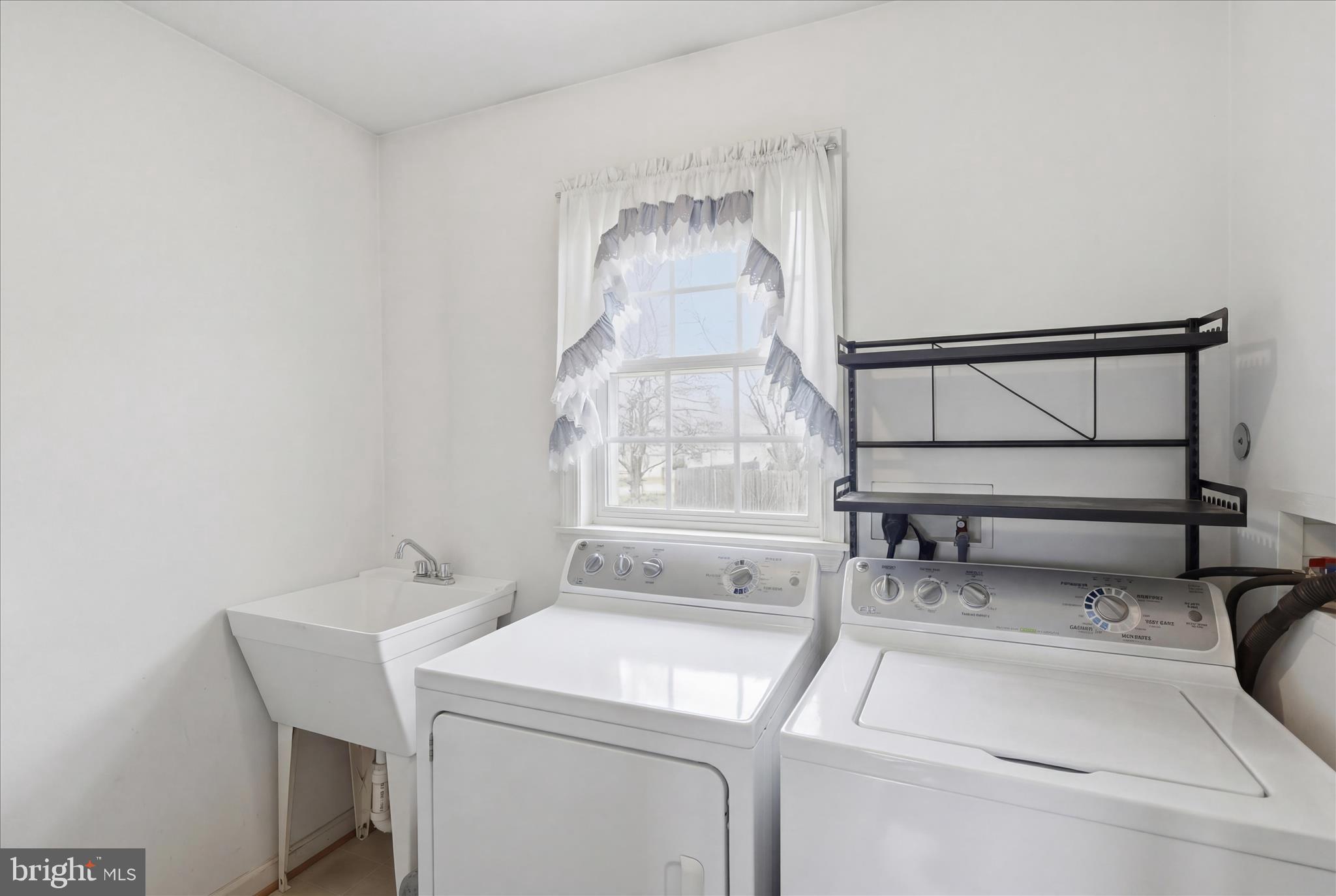 WHISPERING HILLS - Residential