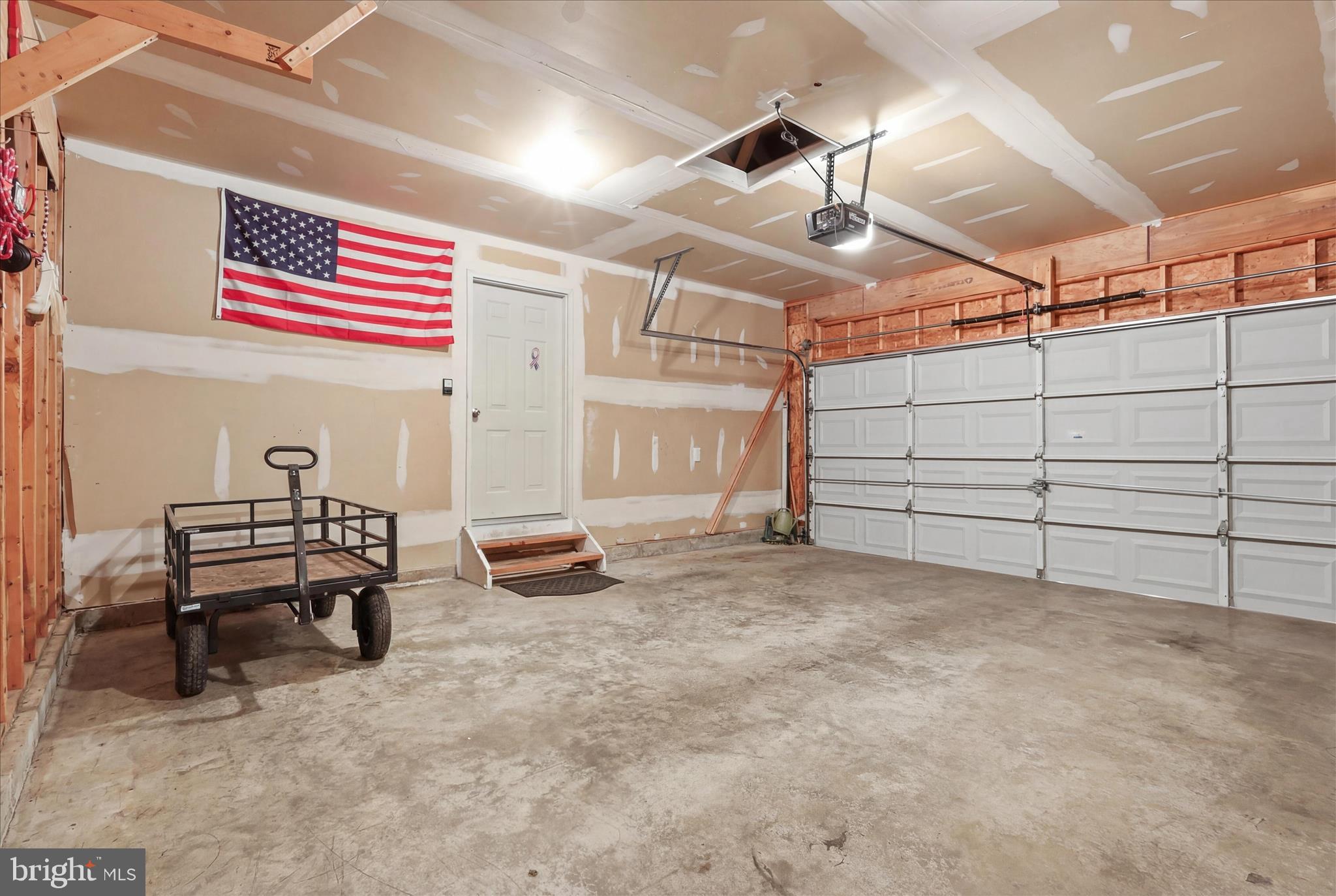 WHISPERING HILLS - Residential