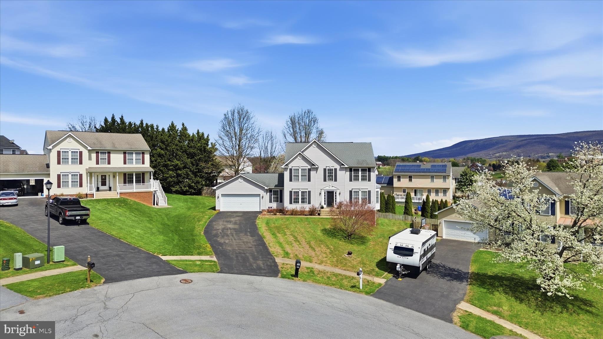 WHISPERING HILLS - Residential