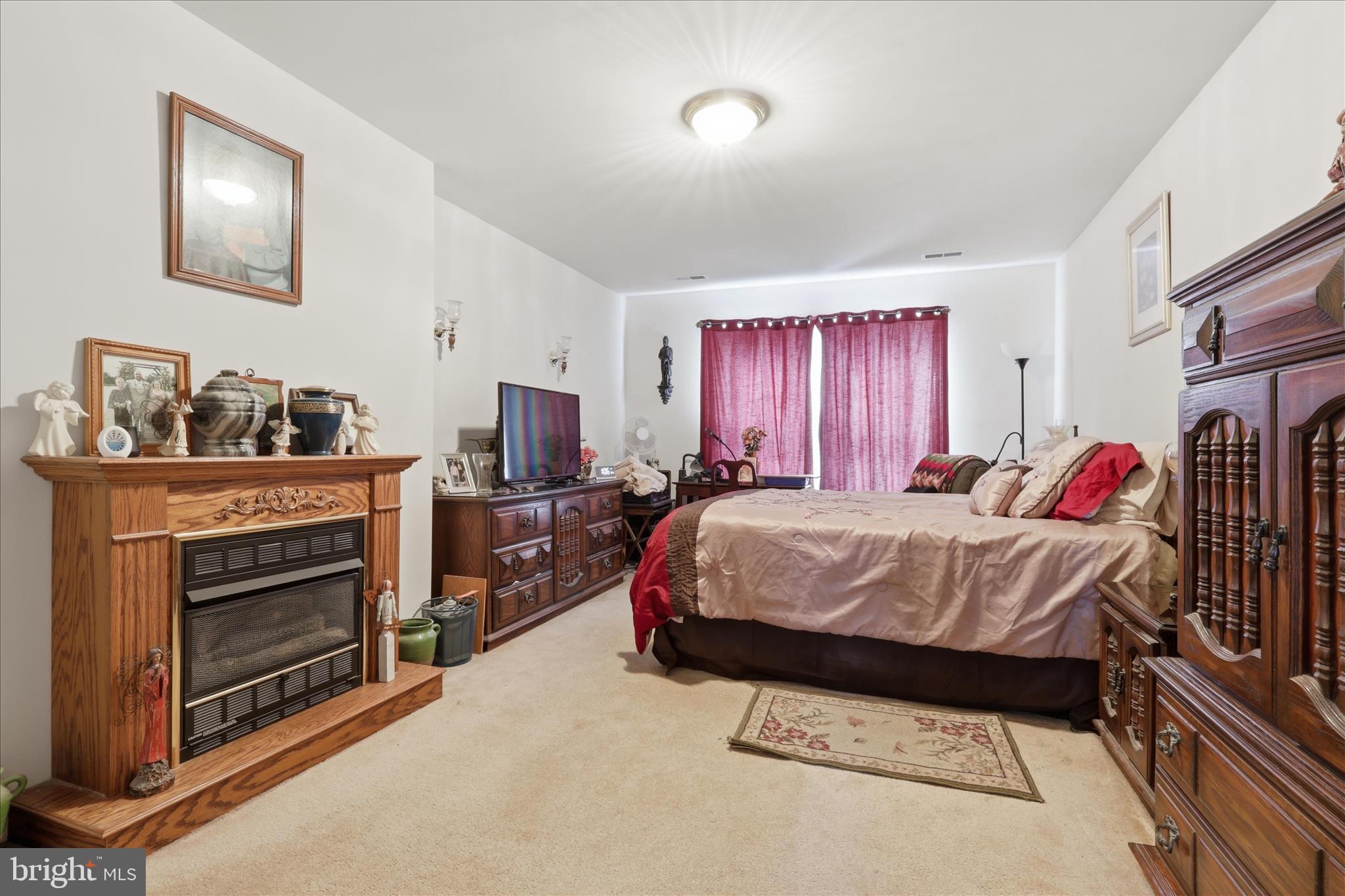 WHISPERING HILLS - Residential