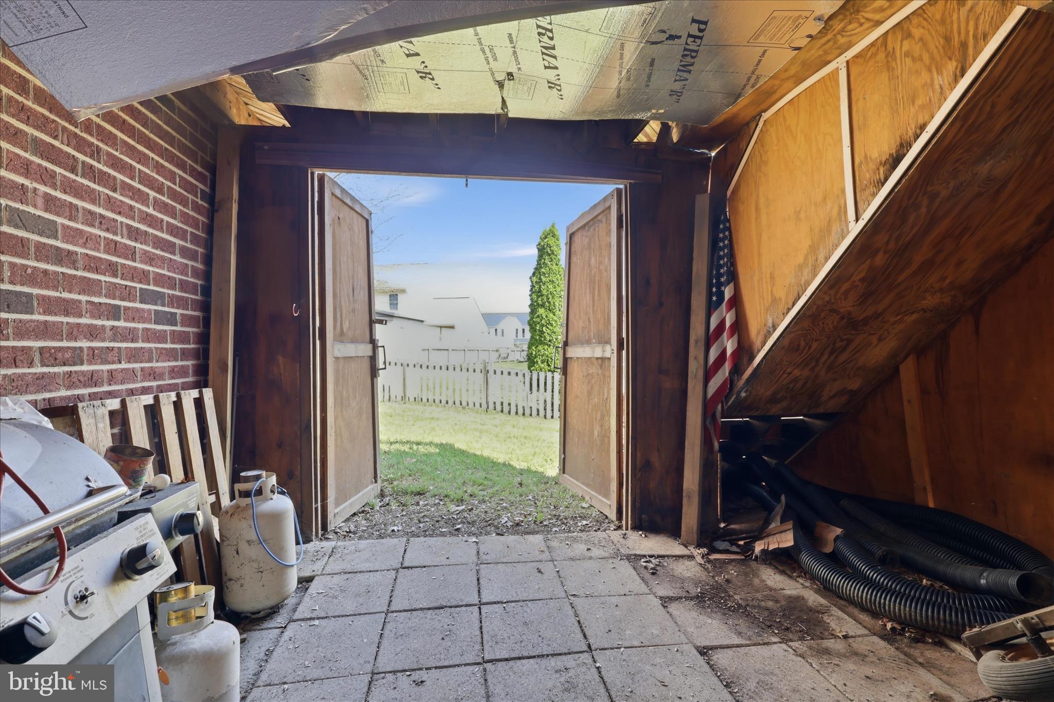 WHISPERING HILLS - Residential