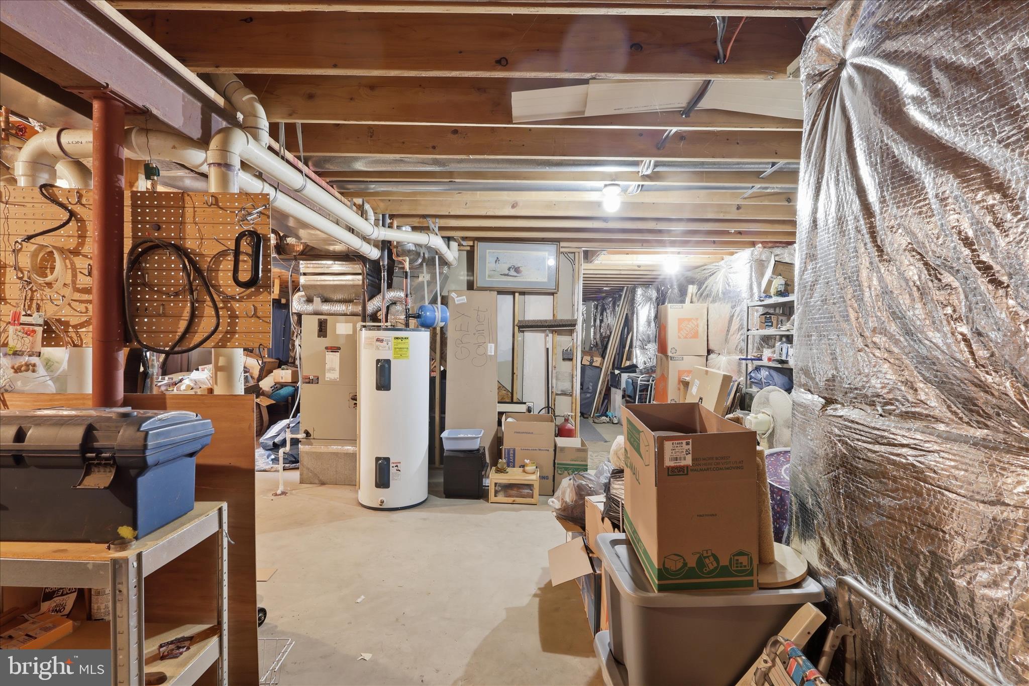 WHISPERING HILLS - Residential