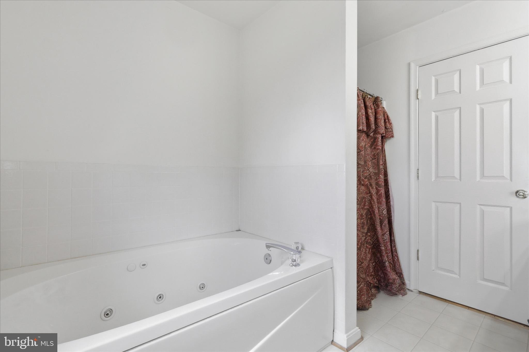 WHISPERING HILLS - Residential