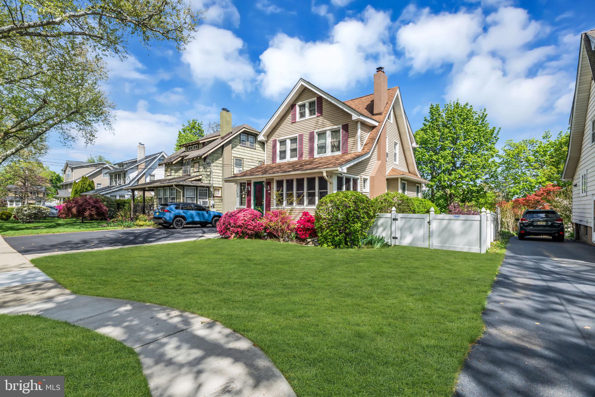 1281 LONGFELLOW AVE