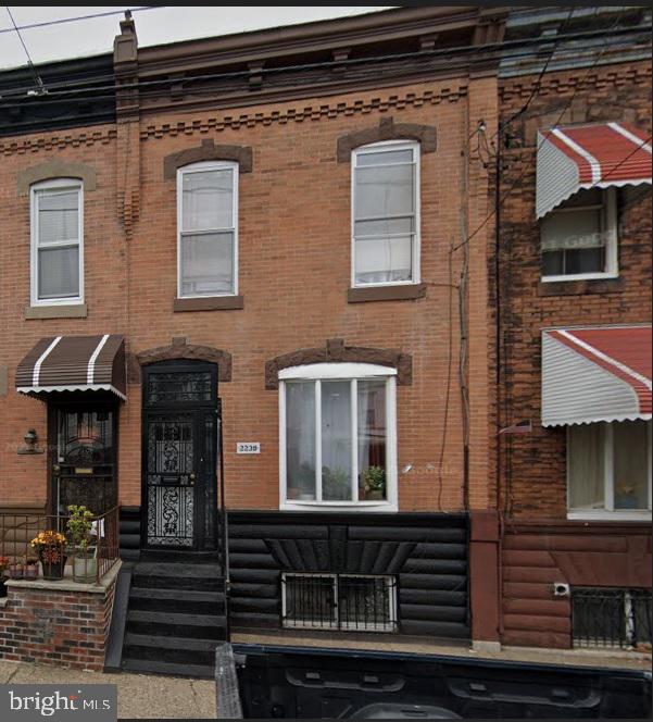 Large Point Breeze row in good rental grade condition. 4 bedrooms, 1 bathroom, 1,400 SF. Instant cash flow.
Currently Tenant occupied at $1,400/month. Tenant would like to stay.