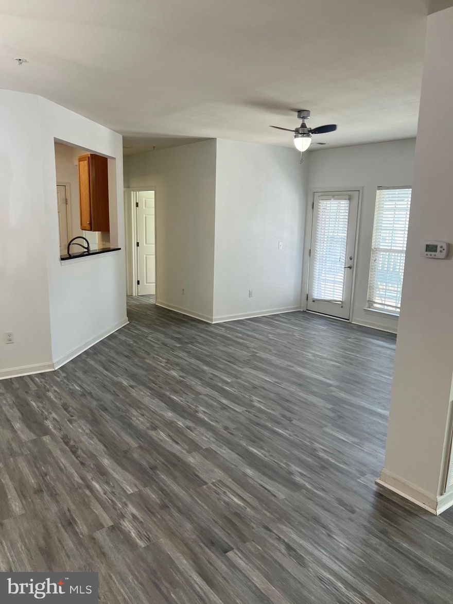 MOVE IN READY  3 BED AND 2 FULL BATH ALL IN ONE LEVEL WITH ELEVATOR / WHEEL CHAIR ACCESS. WATER INCLUDED CONDO.EASY TO SHOW.