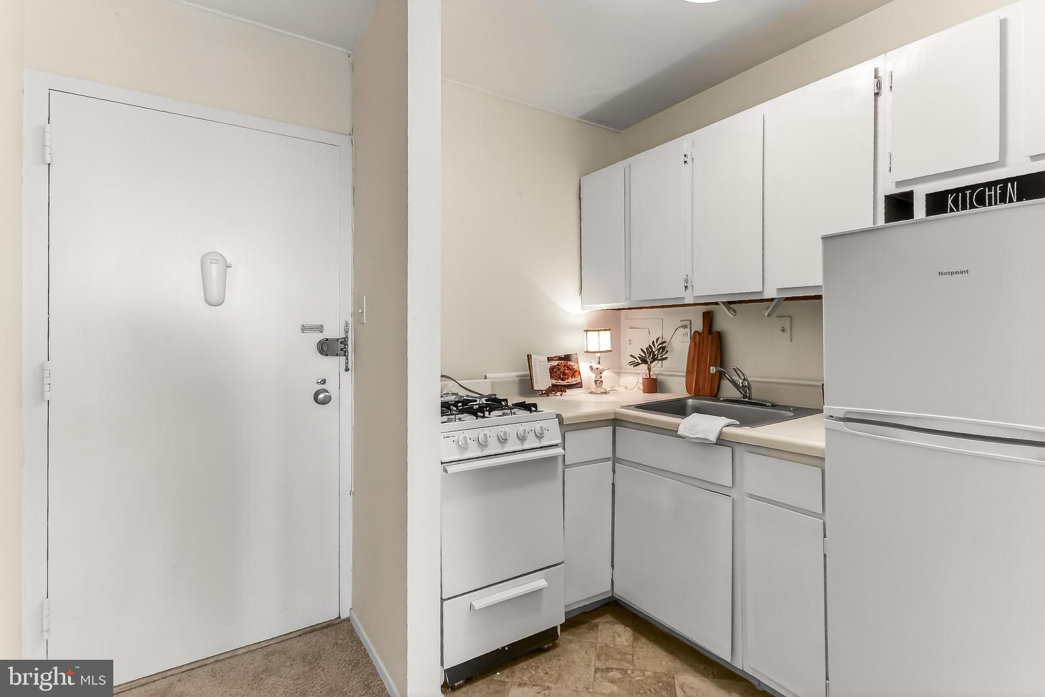 PORT ROYAL CONDOMINIUM - Residential