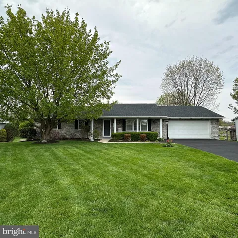 1019 Redwood Drive, Waynesboro, PA MLS: PAFL2026774