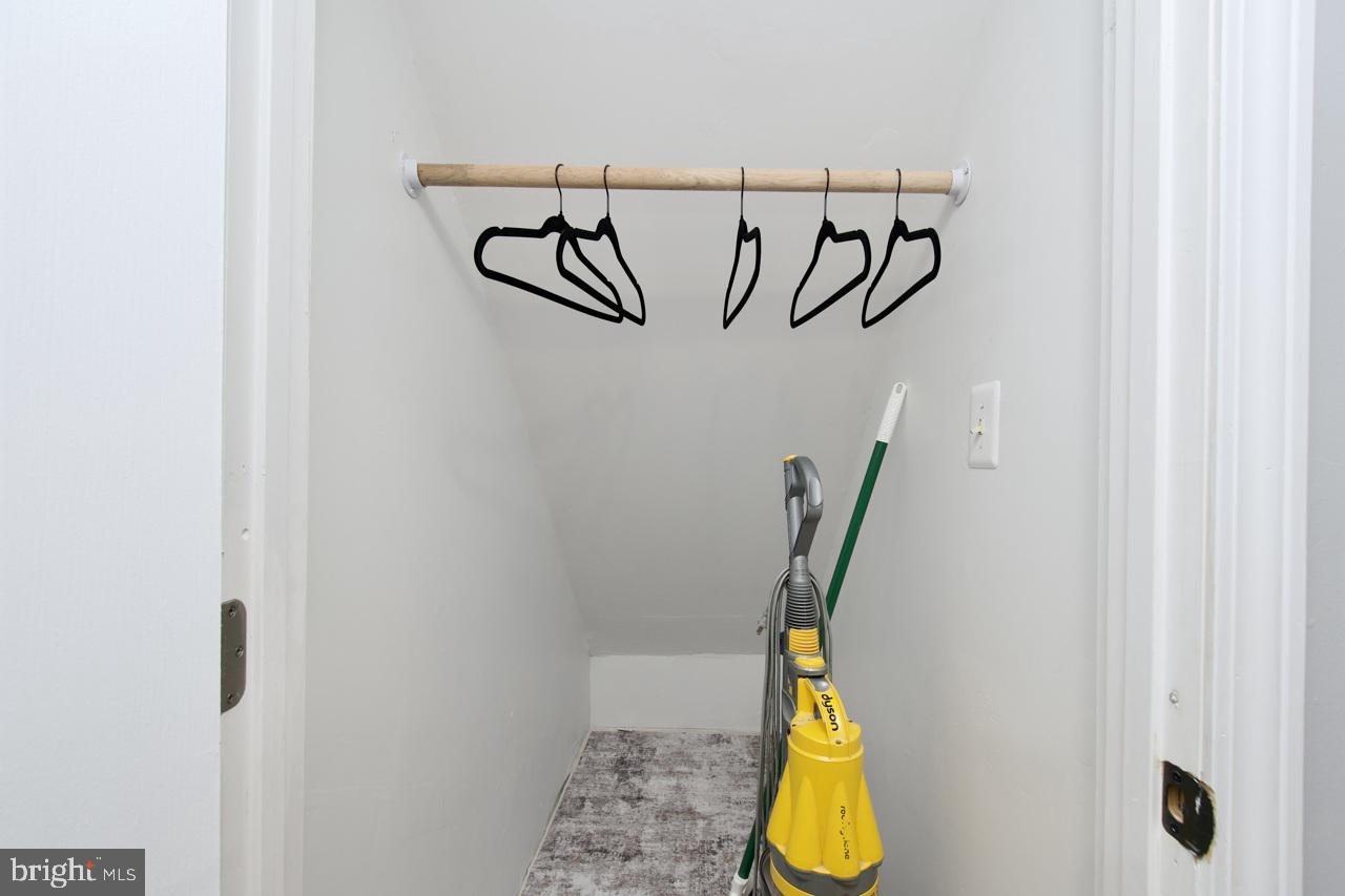 DALE CITY - Residential Lease