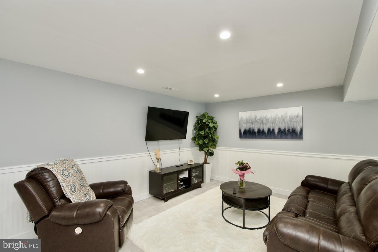 DALE CITY - Residential Lease