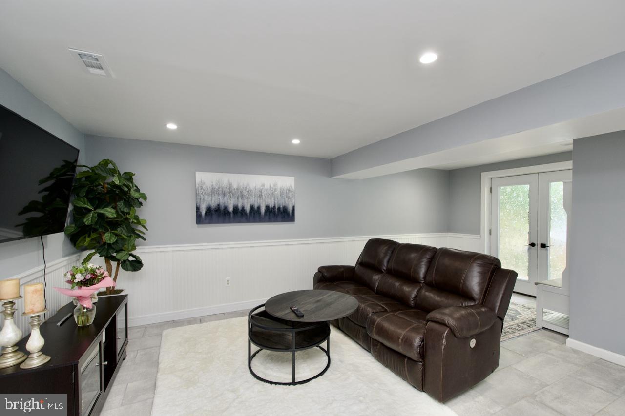 DALE CITY - Residential Lease