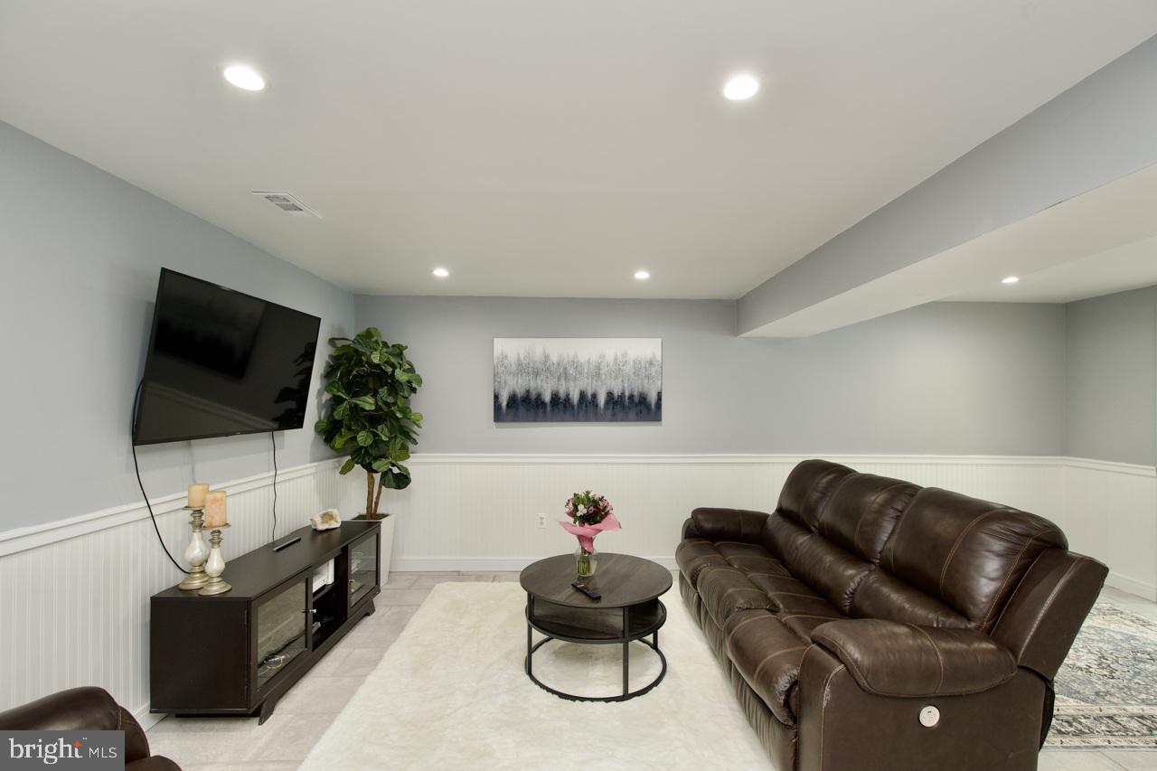 DALE CITY - Residential Lease