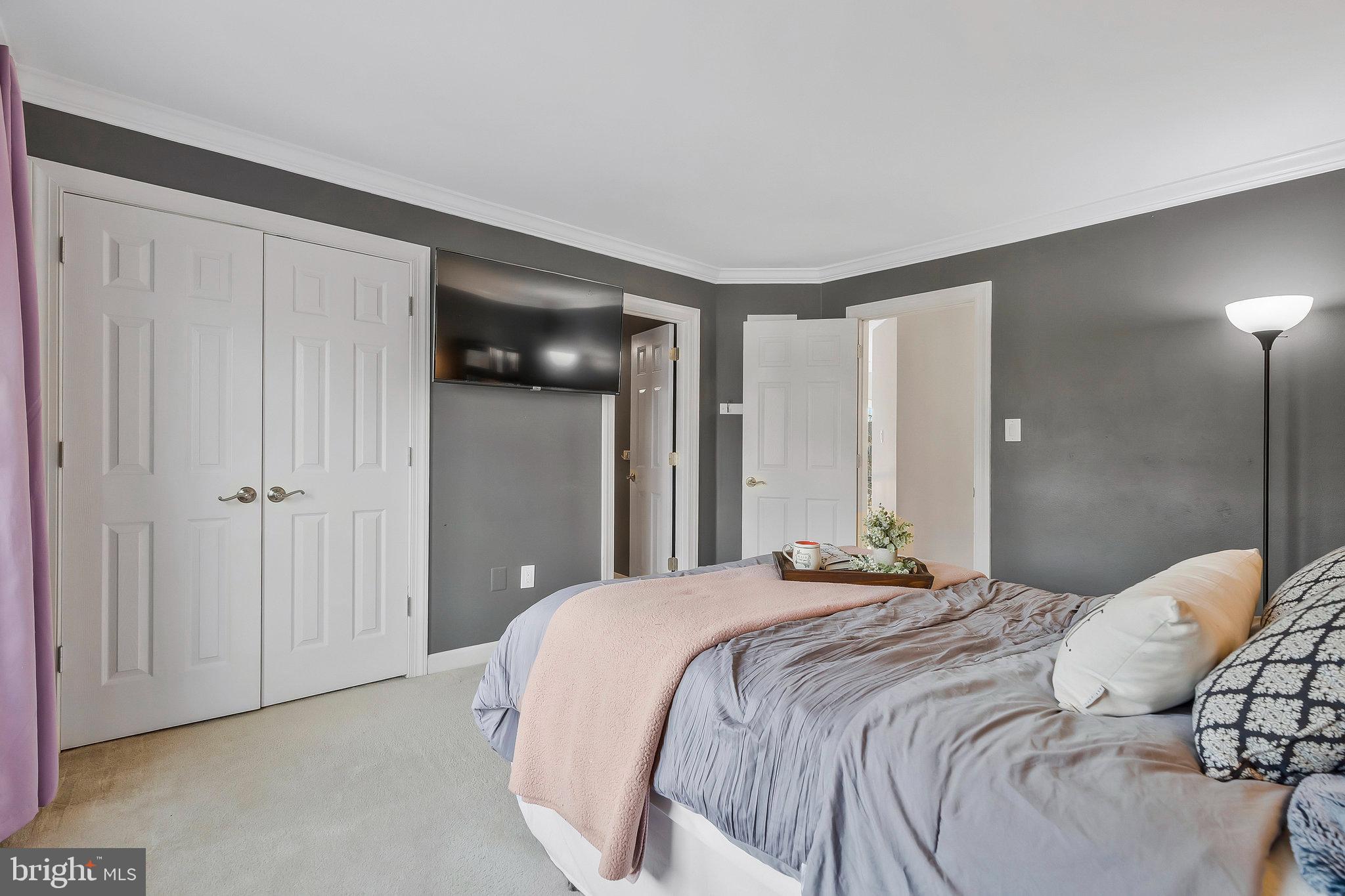 ASHBURN FARM - Residential