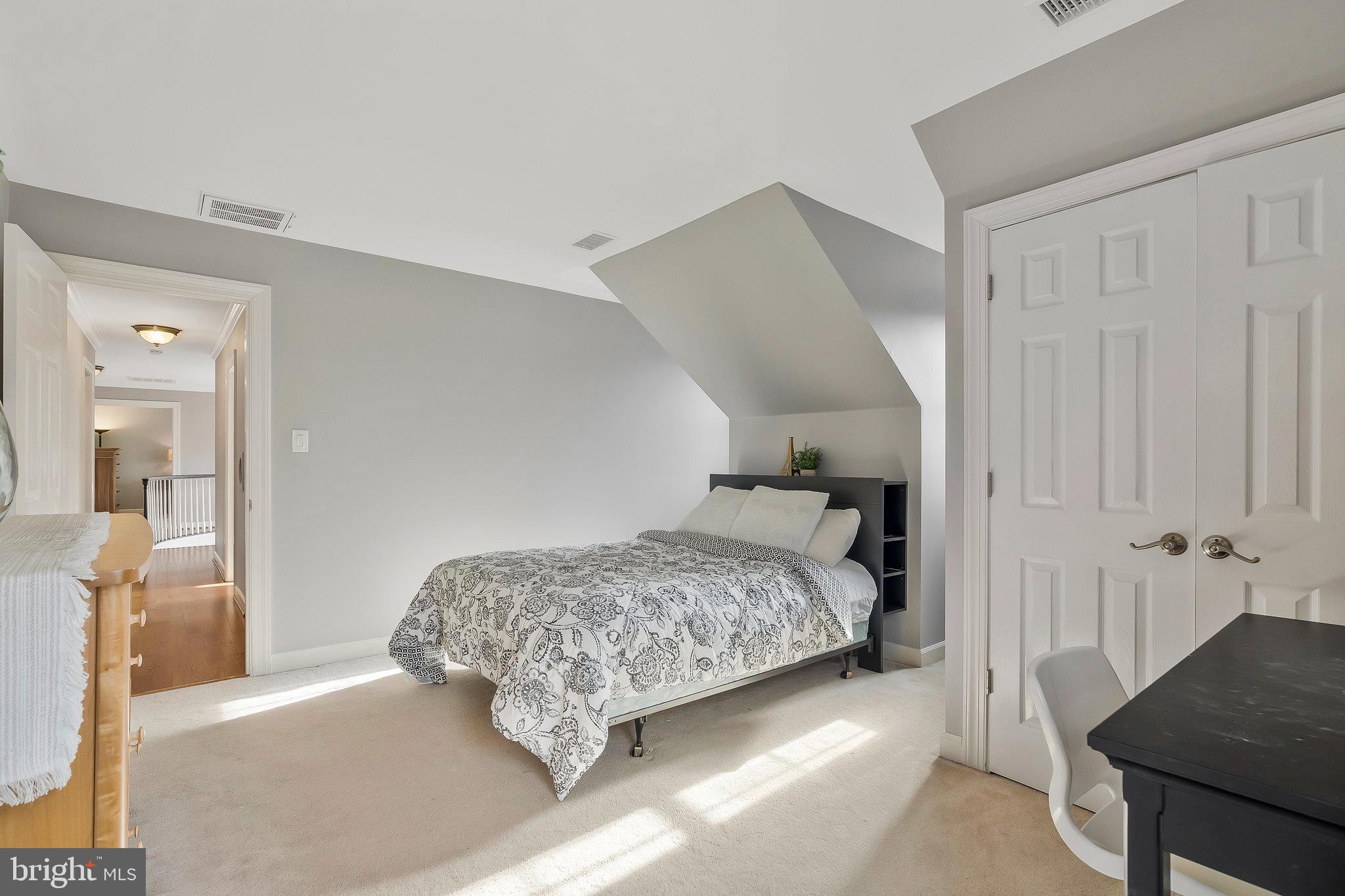 ASHBURN FARM - Residential