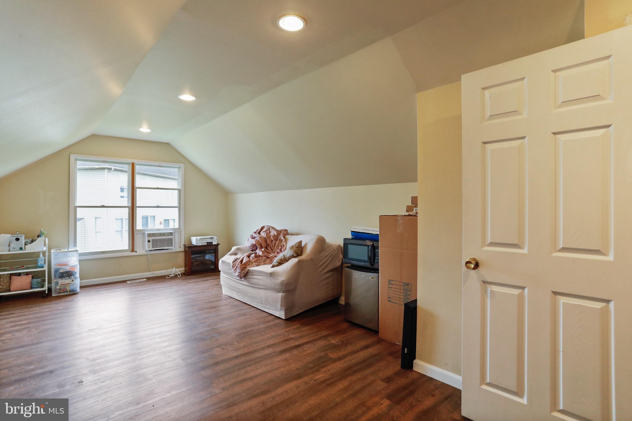 WOODBRIDGE - Residential