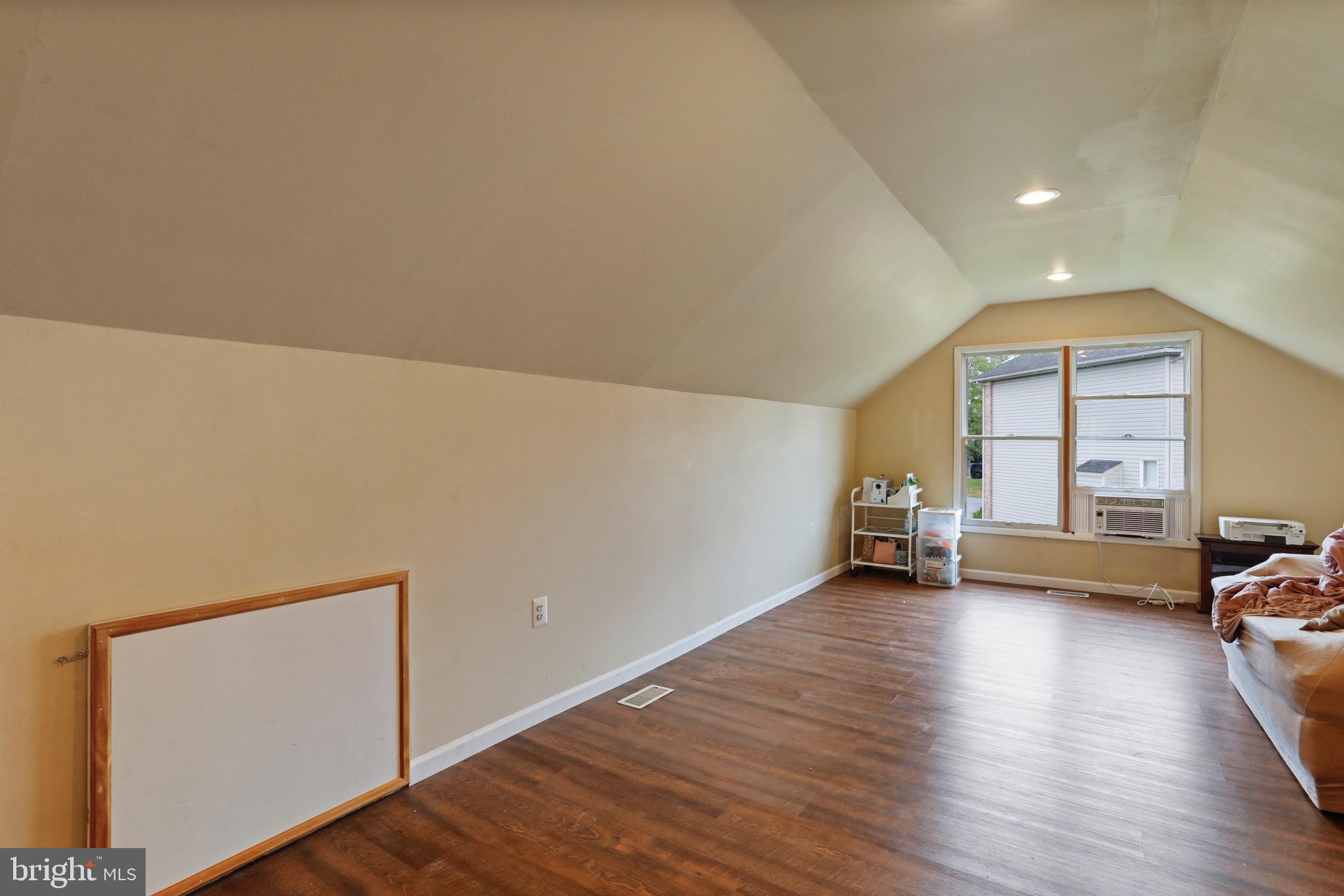 WOODBRIDGE - Residential