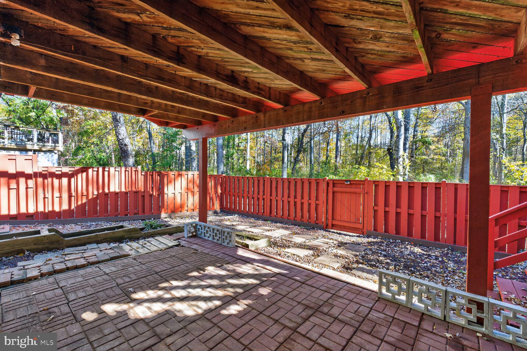 LAKE DEVEREUX - Residential