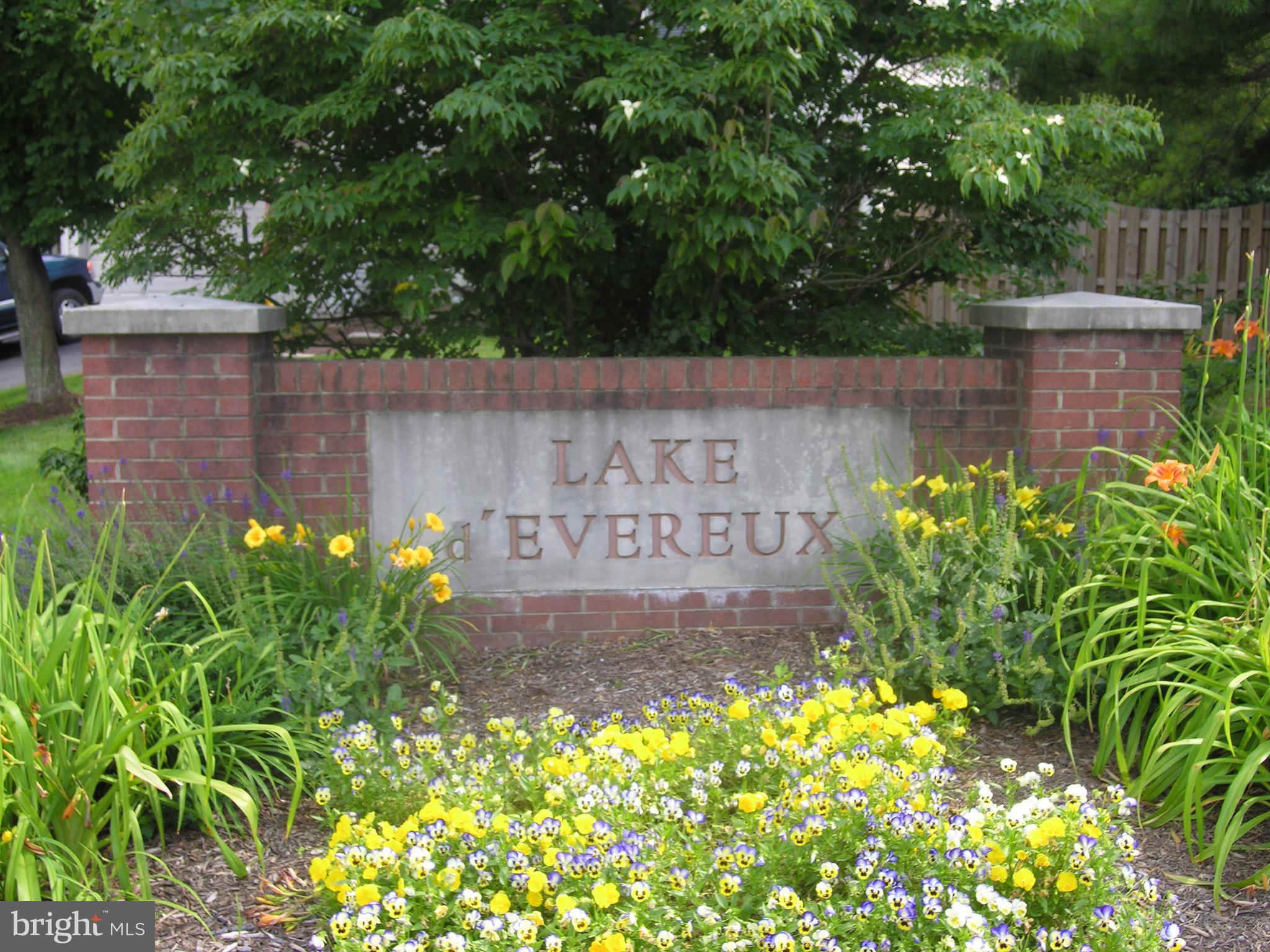 LAKE DEVEREUX - Residential